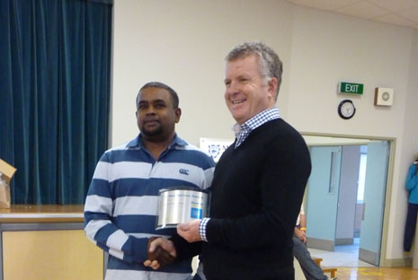 Rajesh Mani receiving his Ten Year Long Service Award from Managing Director Grant McLauchlan at Auckland’s Team Meeting on 28 June.