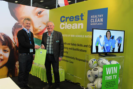 CrestClean’s Managing Director Grant McLauchlan with Gavin Beere, Principal of Hillpark Primary School and an executive member of the NZPF. 