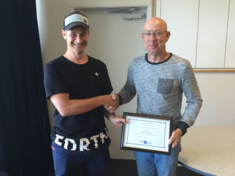 Tauranga Regional Manager Jan Lichtwark presented Murray Strutton with the Franchisee of the Year Award. 