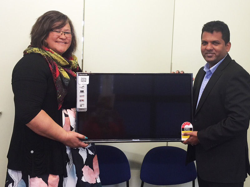 Principal Rosina Wikaira receives a television from Viky Narayan, Regional Manager South and East Auckland.