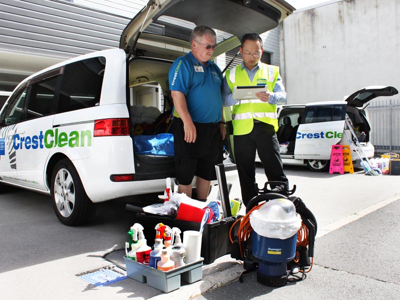 Richard Kemm has his vehicle and cleaning equipment checked by Jason Cheng, Crest’s Waikato/Bay of Plenty Quality Assurance Co-ordinator.