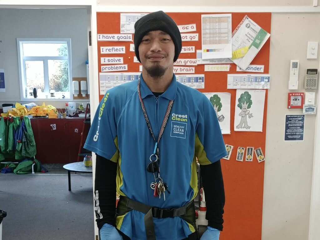 Myross Bush School students meet Gilbert – the person behind their clean classrooms