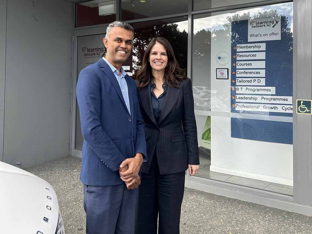 Neil connects with Minister of Education at West Auckland Principals Association event